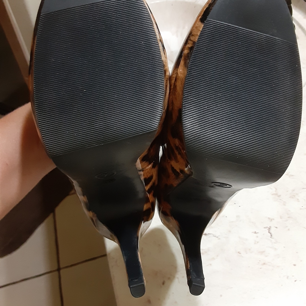 Heels - Picture 3 of 4